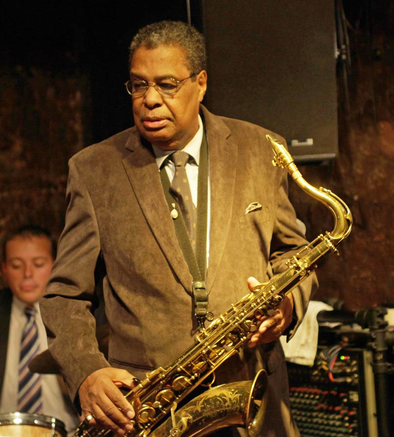 Der amerikanische Jazz-Saxophonist Charles Davis beherrscht wahlweise das Alt-, Tenor- und Bariton-Saxophon. Foto: djd/Jazzkeller Frankfurt 