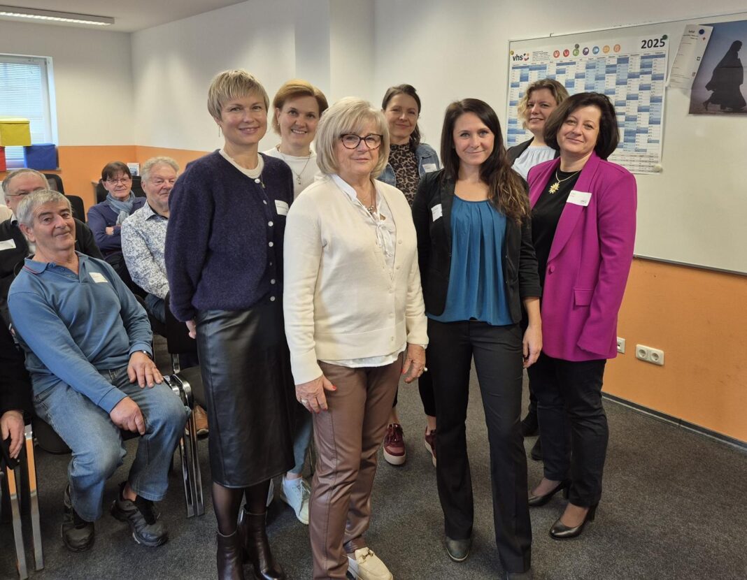 MM 2025-10-29 Dozentinnen und Dozenten der vhs Freyung-Grafenau treffen sich zum Austausch_Team