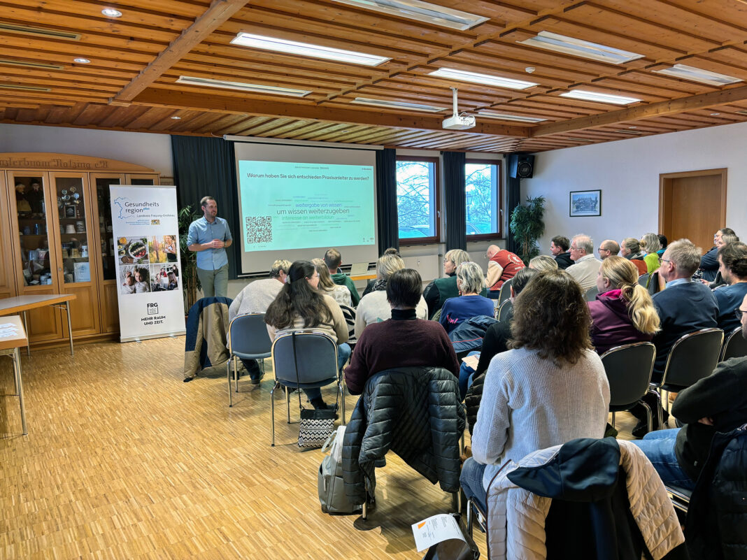 Die über 40 Teilnehmenden beteiligten sich aktiv an den Fachvorträgen im Bürgerhaus in Waldkirchen. Fotos: Landratsamt Freyung-Grafenau